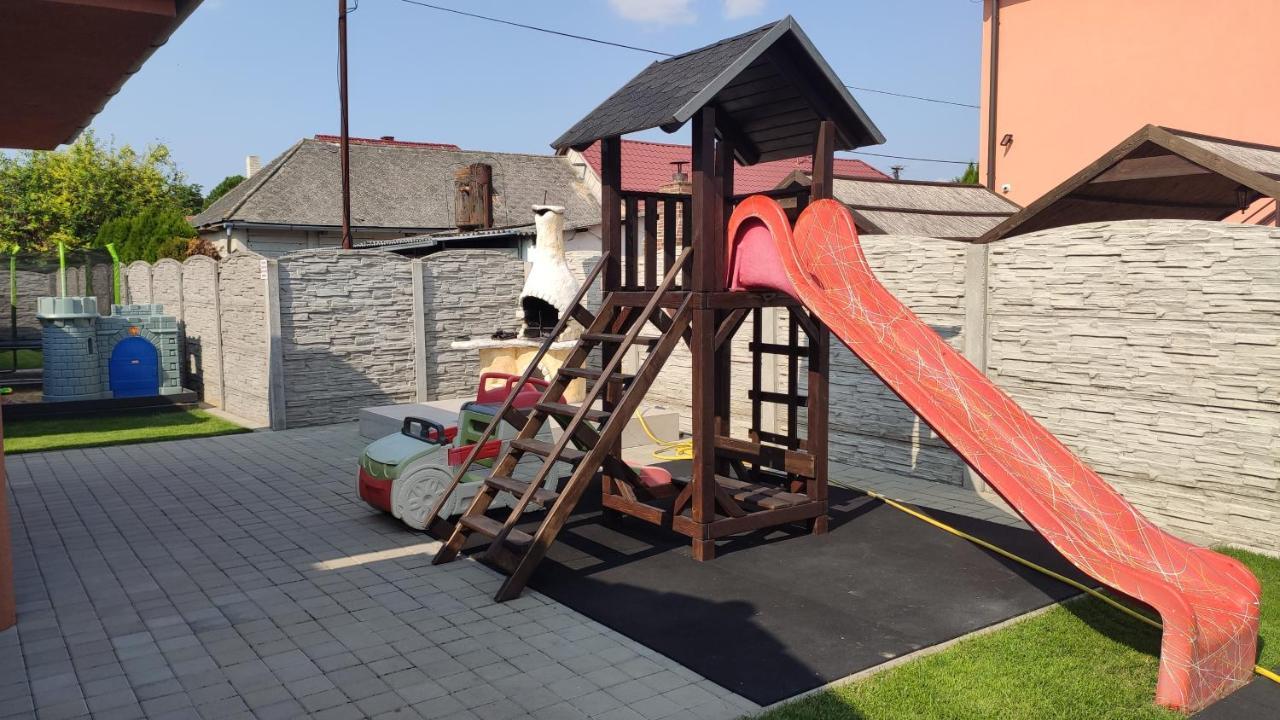 Vila Lexus Velky Meder Ngoại thất bức ảnh