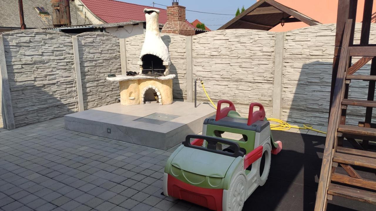Vila Lexus Velky Meder Ngoại thất bức ảnh