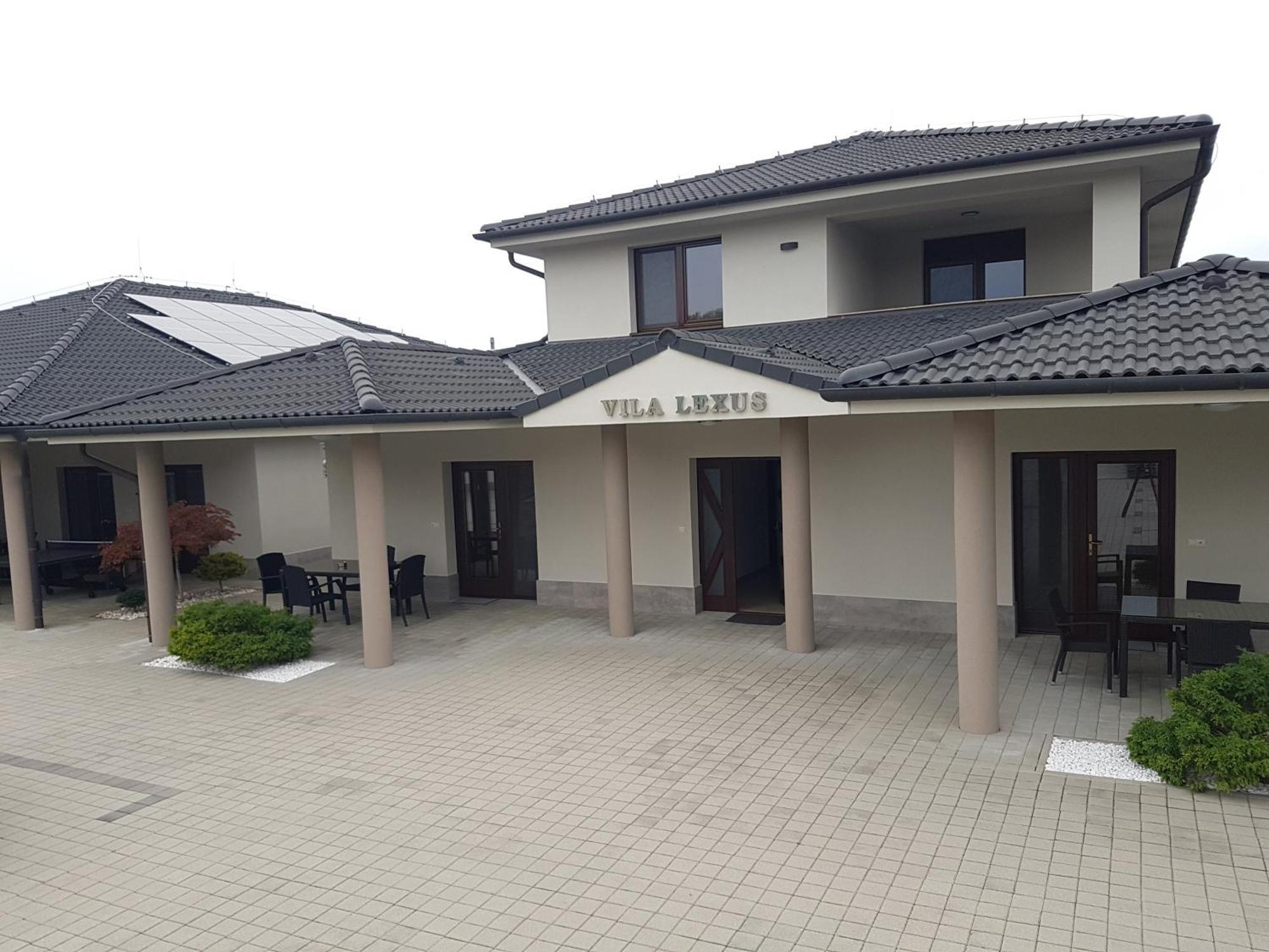 Vila Lexus Velky Meder Ngoại thất bức ảnh