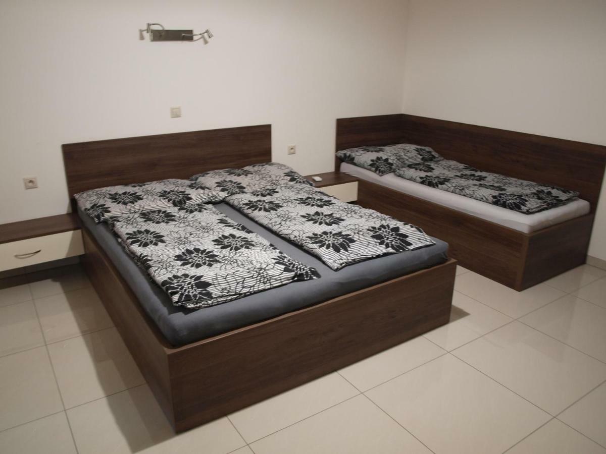 Vila Lexus Velky Meder Ngoại thất bức ảnh